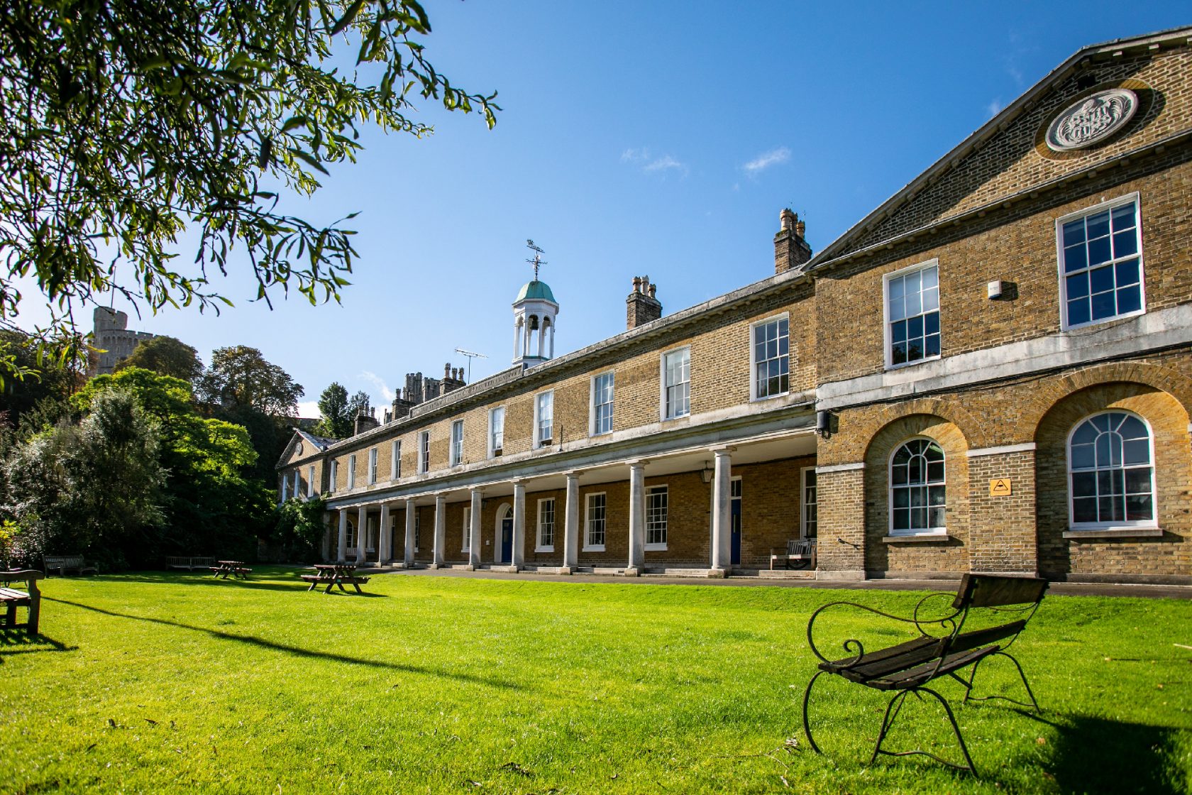 Image of St Georges School building